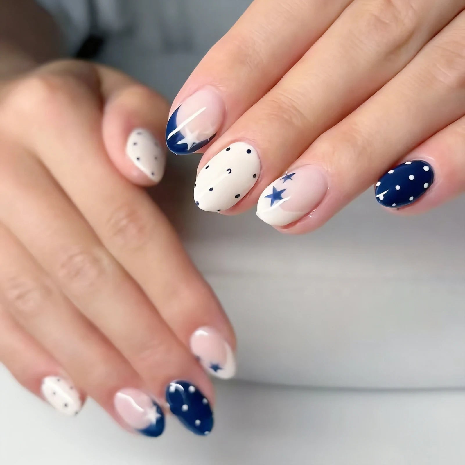 24pcs Star Moon Style Fake Nails White Swan Bowknots Flower Pattern Printed Press On Nails Gradient Black Almond Y2k False Nail