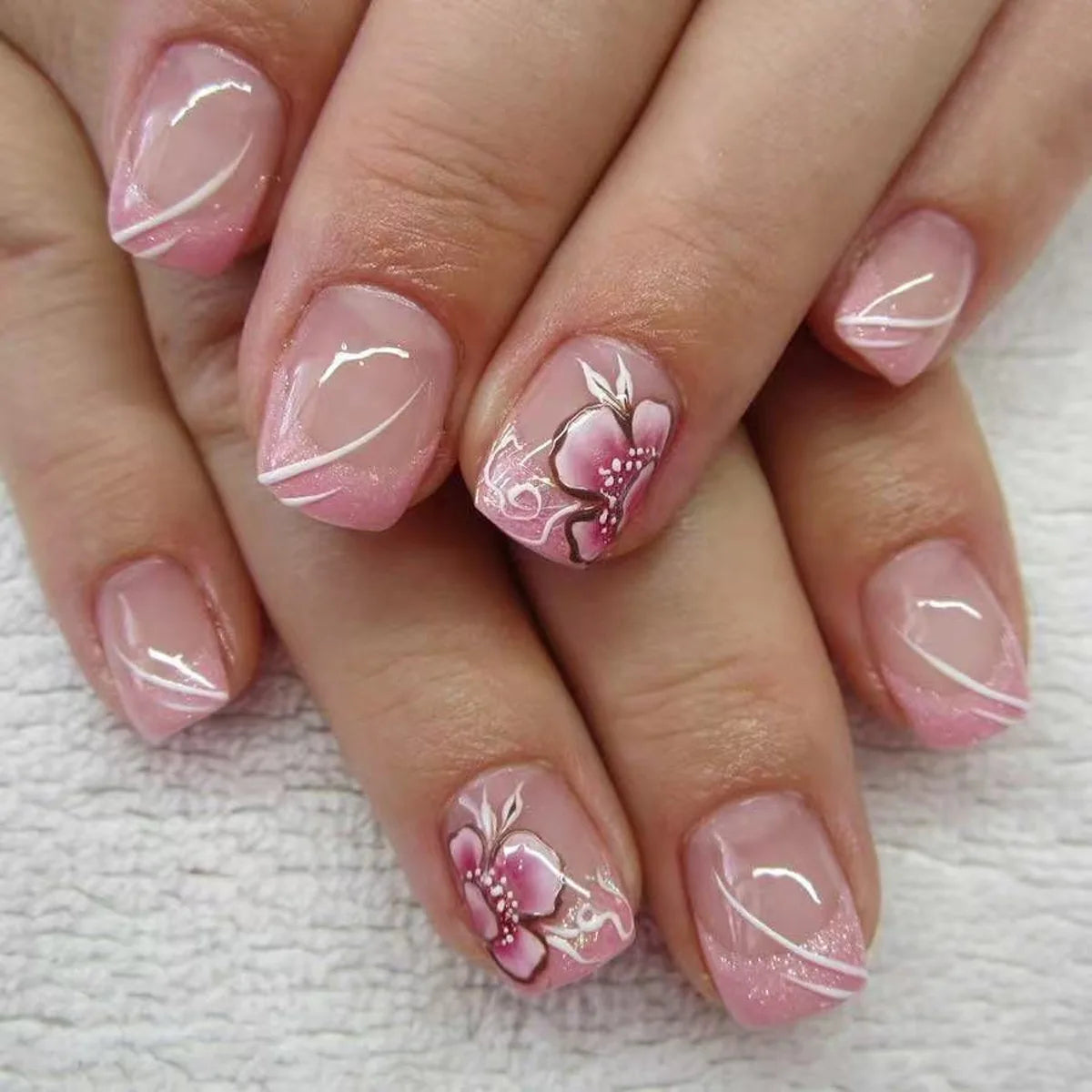 24Pcs Short Square Coffin False Nails Square Fake Nails with Glue French Glitter Wearable Acrylic Nails Set Press on Nail Tips