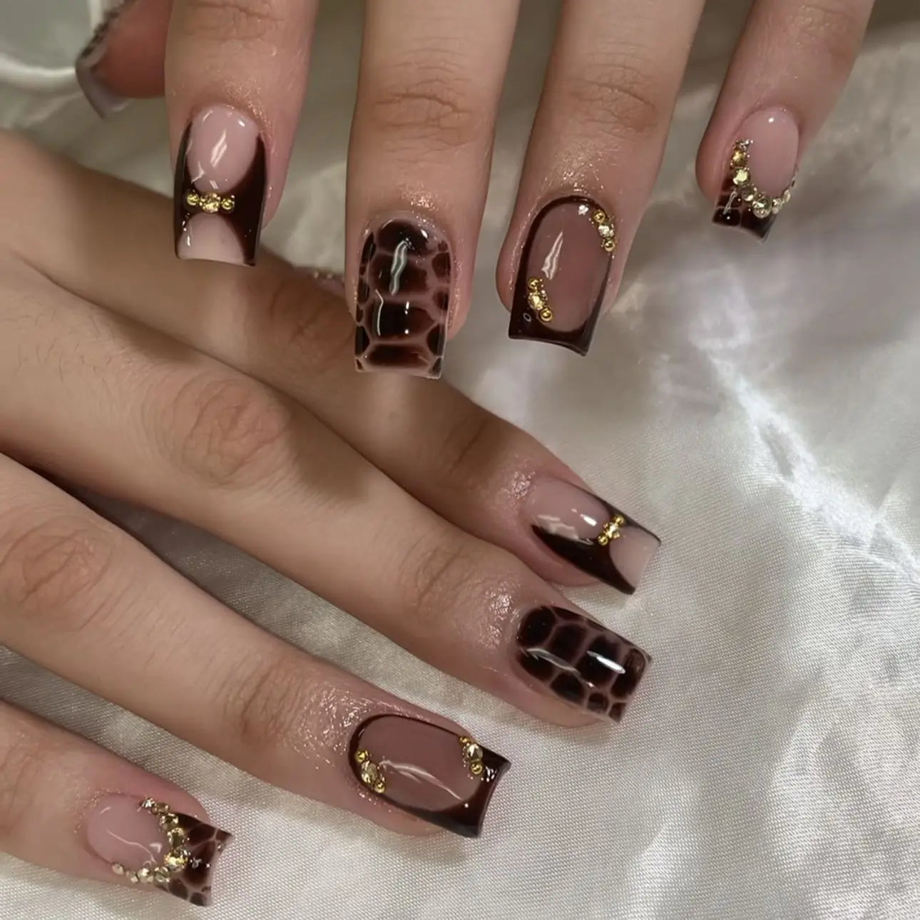 24Pcs Sweet Medium Square False Nails with Glue Blush Pink Flowers Fake Nails Full Cover French Acrylic Press on Nails for Girls