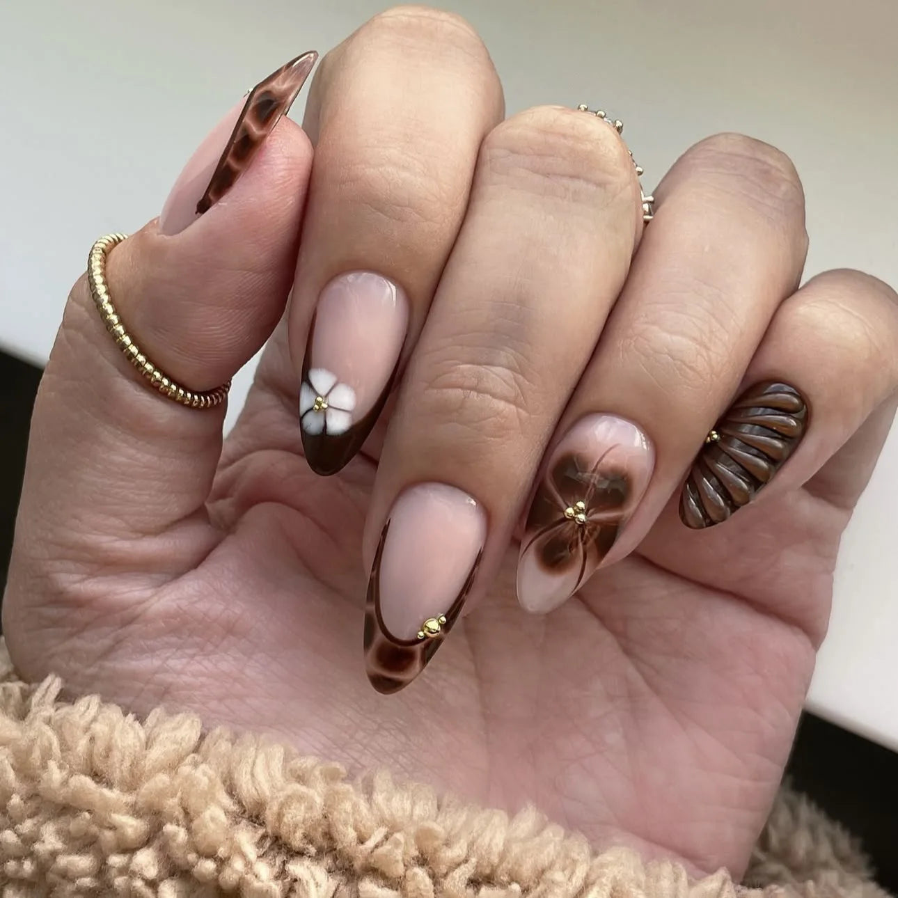 3D fake nails for women girls Gradient brown blue embossed flowers with rhinestones fall winter almond tips press on false nail